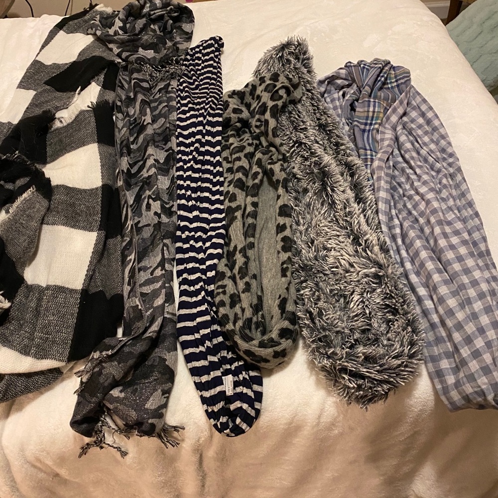 Lot of scarves EUC